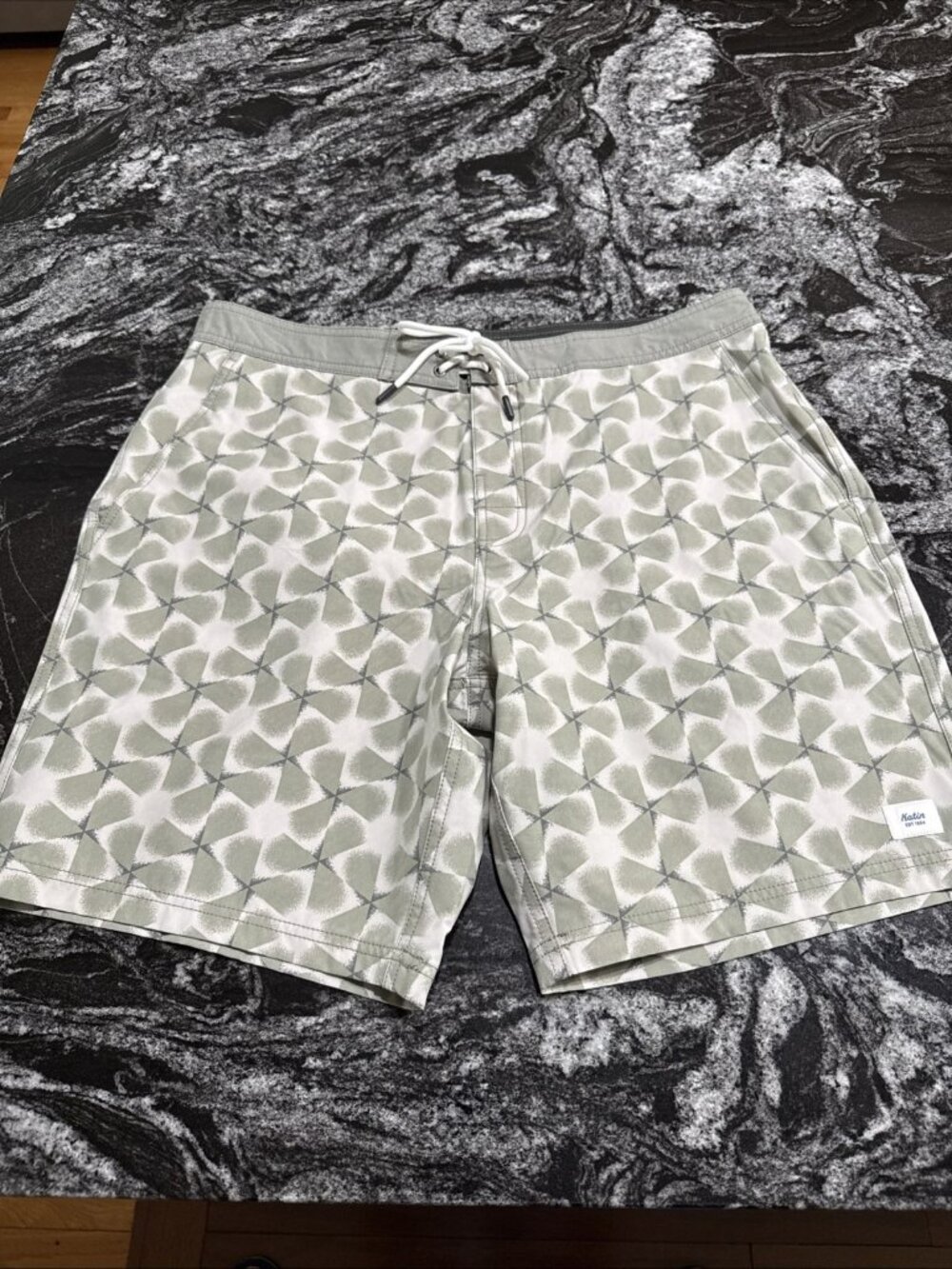 Katin Iris Hybrid 18” Trunks Desert Sage Green Mens Size 34 NWT